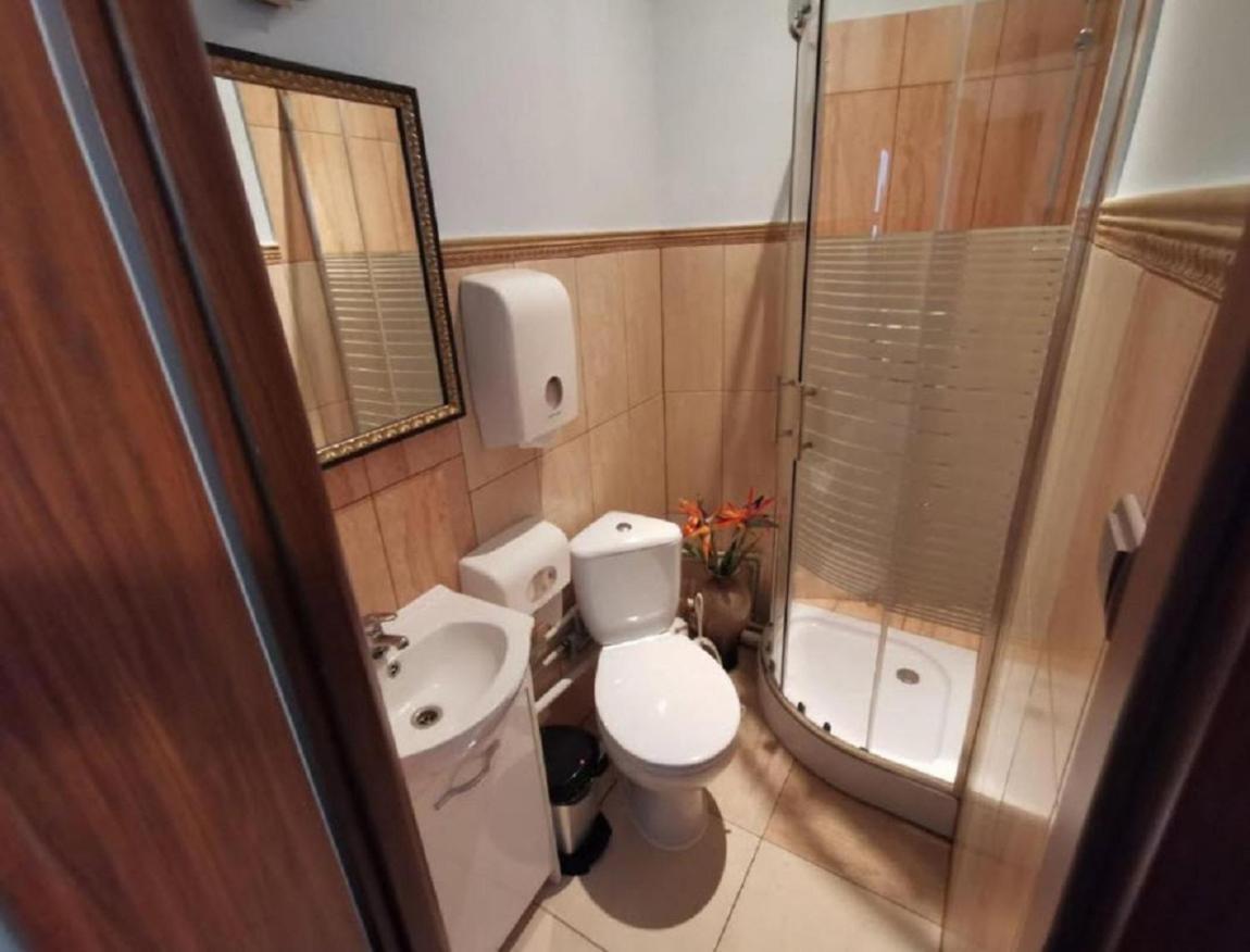 Jednosci Hostel Zielona Góra Exteriör bild